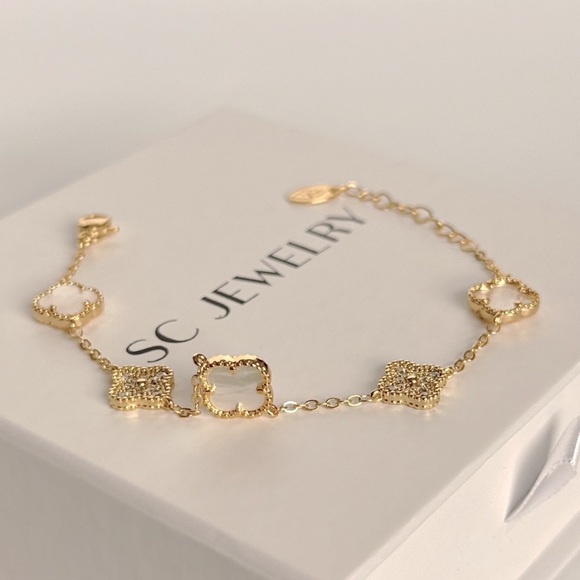 Petite Clover Bracelet Mother of Pearl & Real Zircon Luxury Jewelry - Picture 2 of 11